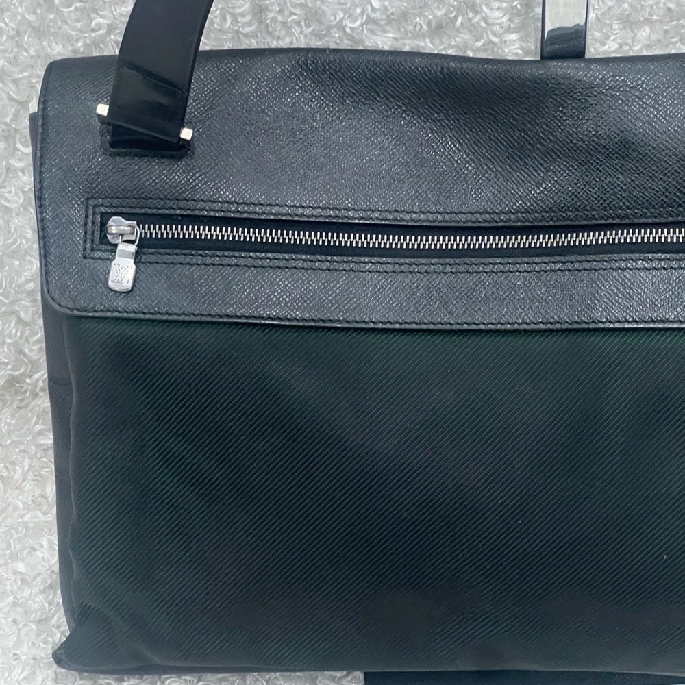 Louis Vuitton Black Fabric and Taiga Leather Saratov GM Messenger Bag